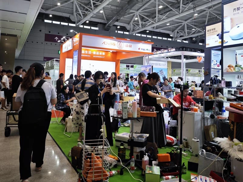 GBATS Guangdong, Hong Kong and Macao Services Trade Exhibition & CCBEC Shenzhen Cross-border E-commerce Exhibition grandly opens with more than 2,000 exhibitors welcoming new business opportunities